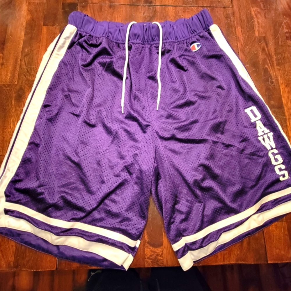 UW basketball shorts XXL